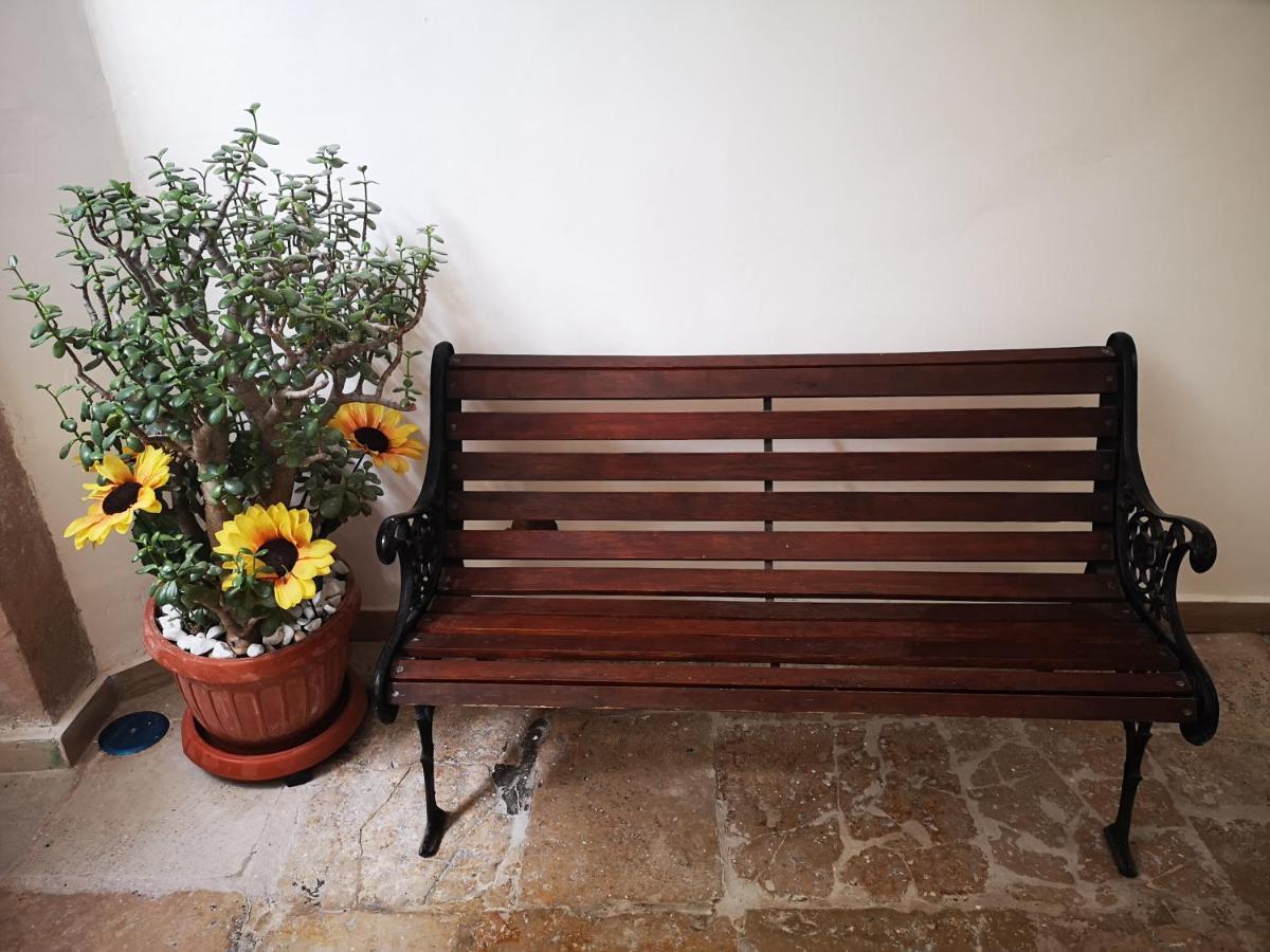 La Casa Delle Sorprese Trani Exterior foto
